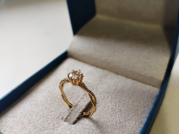 Anéis Solitários: Como Escolher o Ideal para o seu Dedo e o seu Estilo?